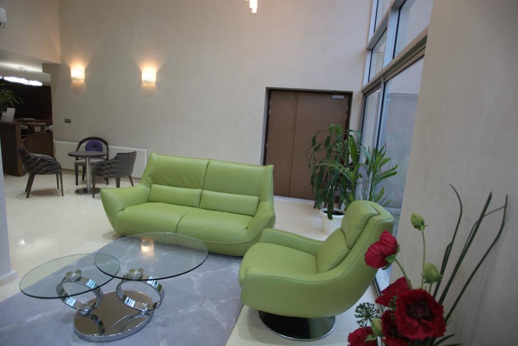 Hotel Les Trois Roses, Meylan Grenoble מראה חיצוני תמונה