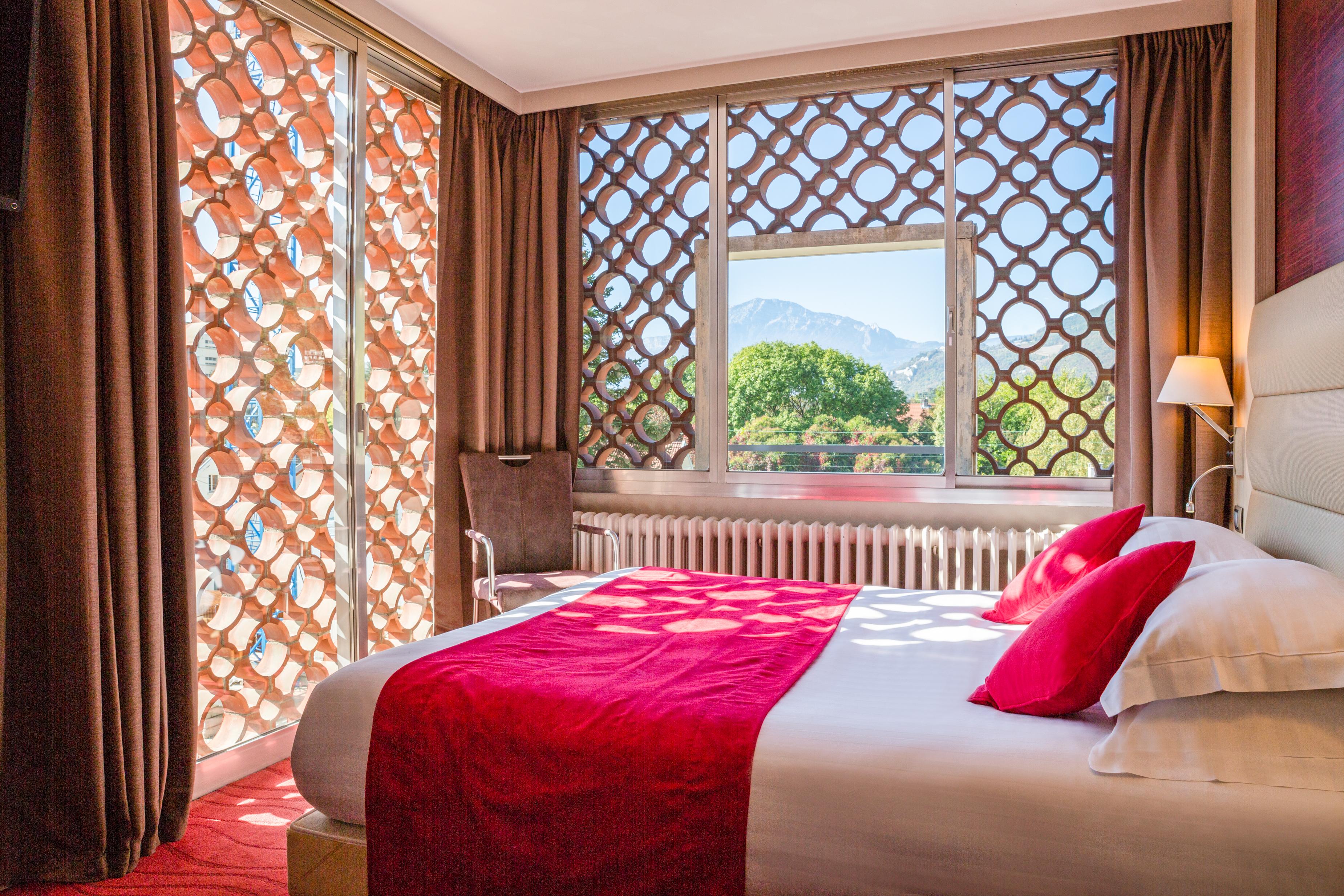 Hotel Les Trois Roses, Meylan Grenoble מראה חיצוני תמונה