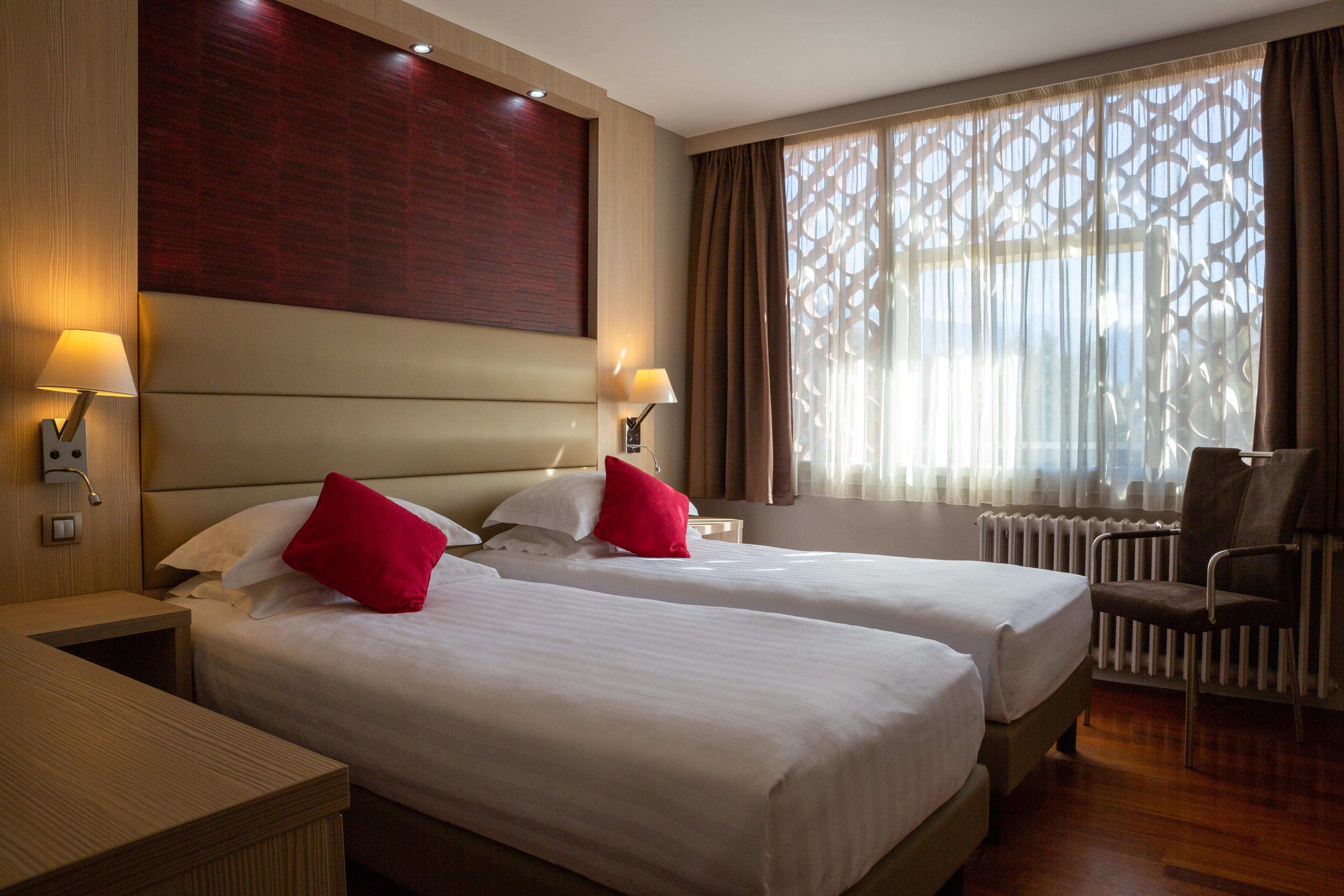 Hotel Les Trois Roses, Meylan Grenoble מראה חיצוני תמונה