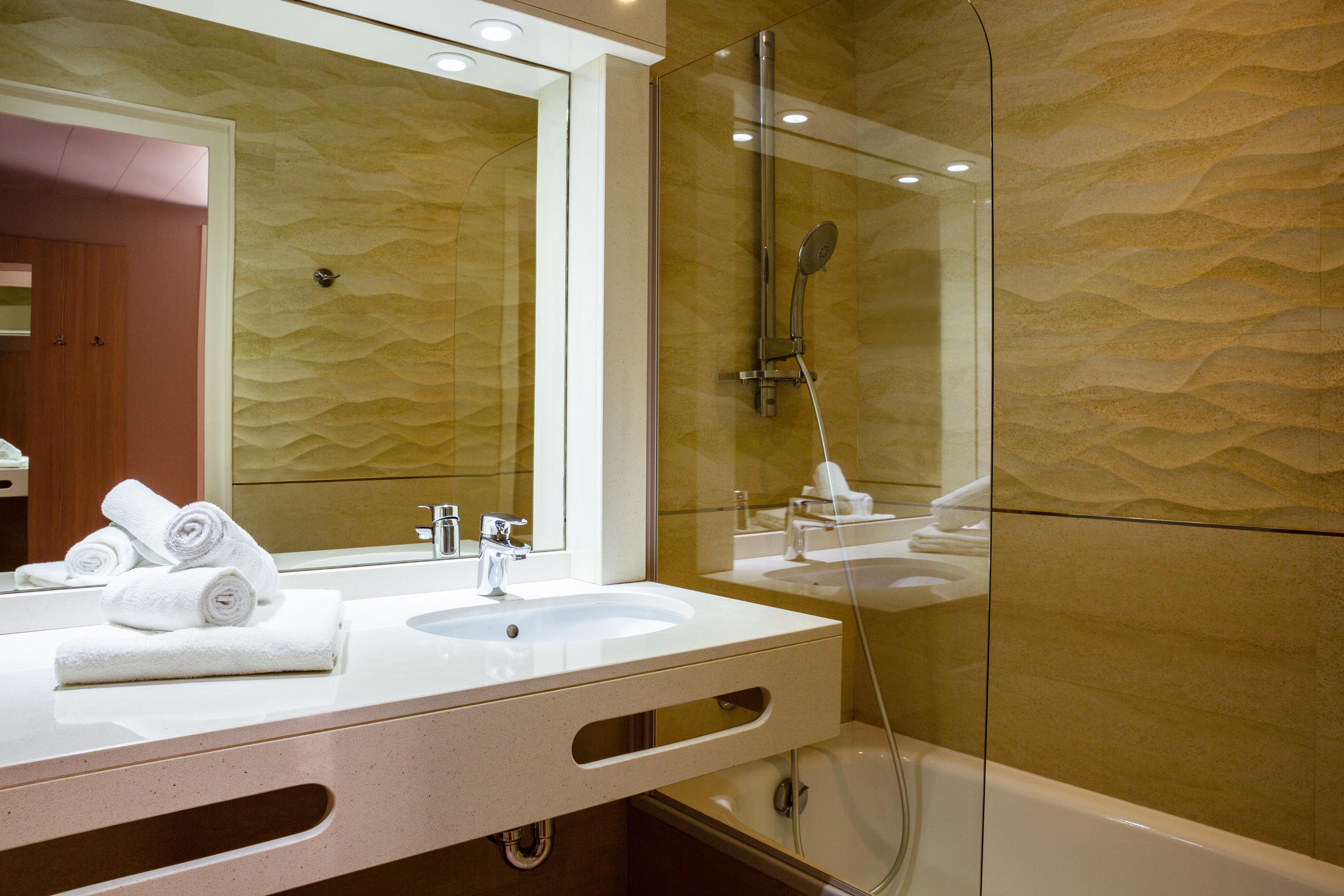 Hotel Les Trois Roses, Meylan Grenoble מראה חיצוני תמונה