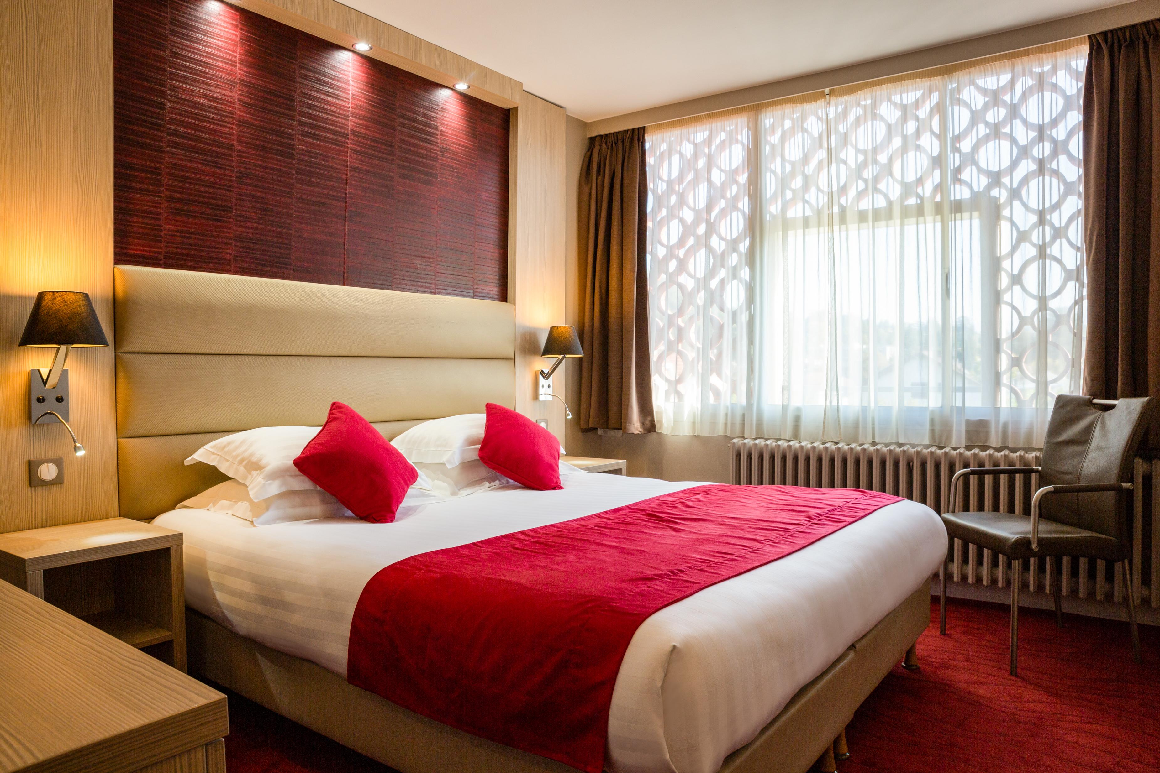 Hotel Les Trois Roses, Meylan Grenoble מראה חיצוני תמונה