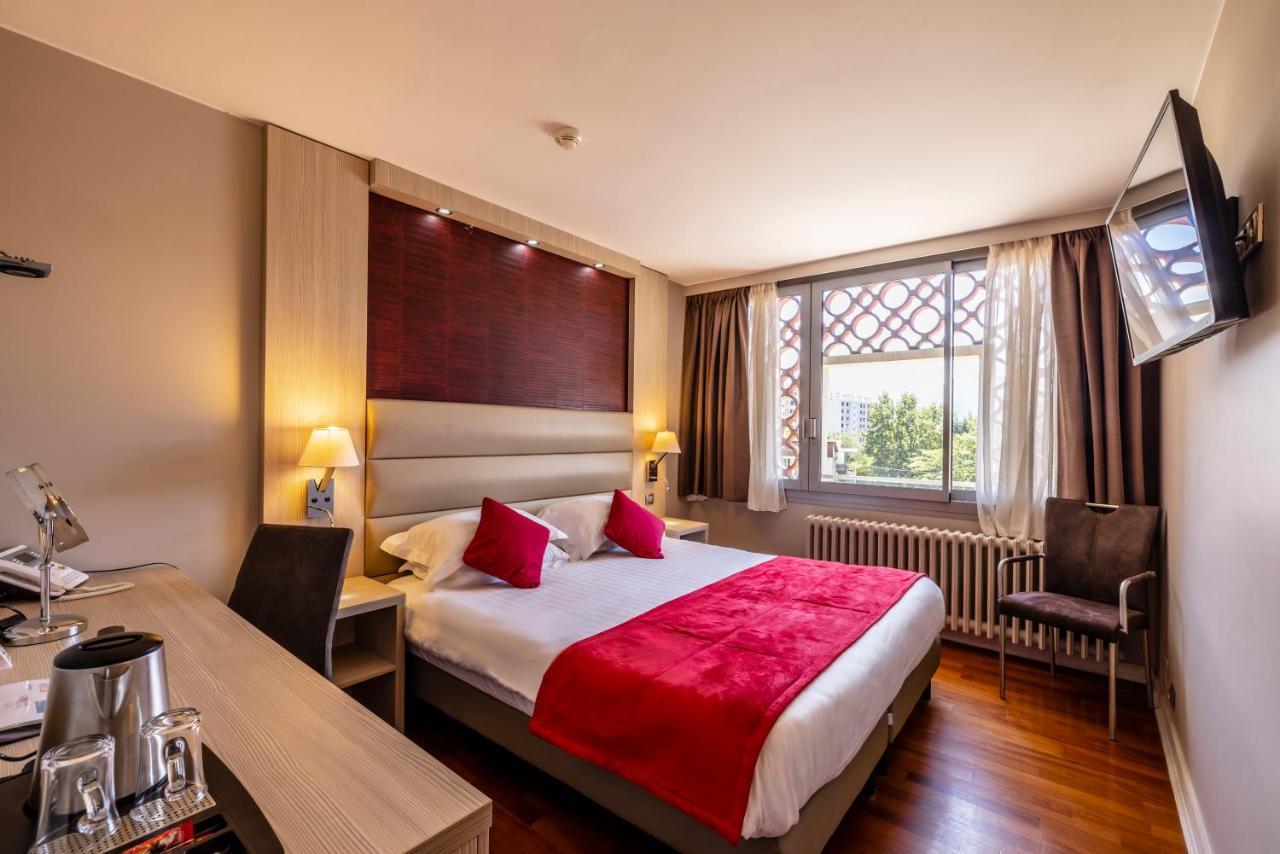 Hotel Les Trois Roses, Meylan Grenoble מראה חיצוני תמונה