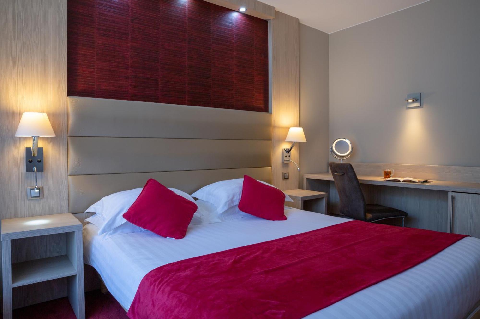 Hotel Les Trois Roses, Meylan Grenoble מראה חיצוני תמונה
