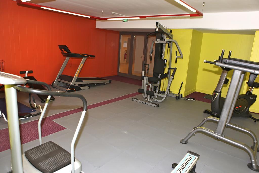 Hotel Les Trois Roses, Meylan Grenoble מראה חיצוני תמונה