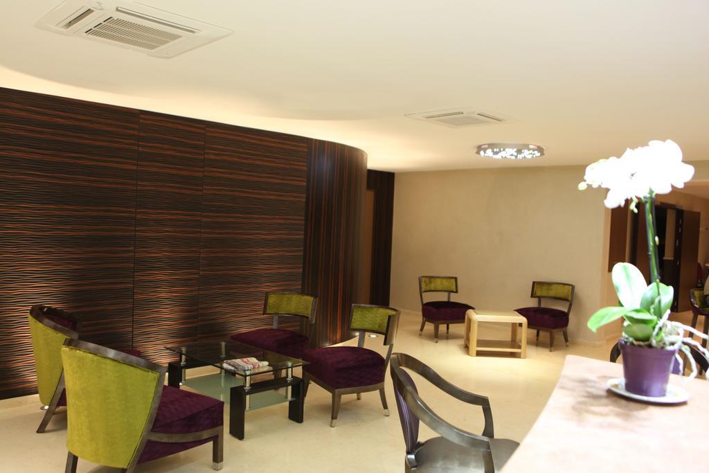 Hotel Les Trois Roses, Meylan Grenoble מראה חיצוני תמונה