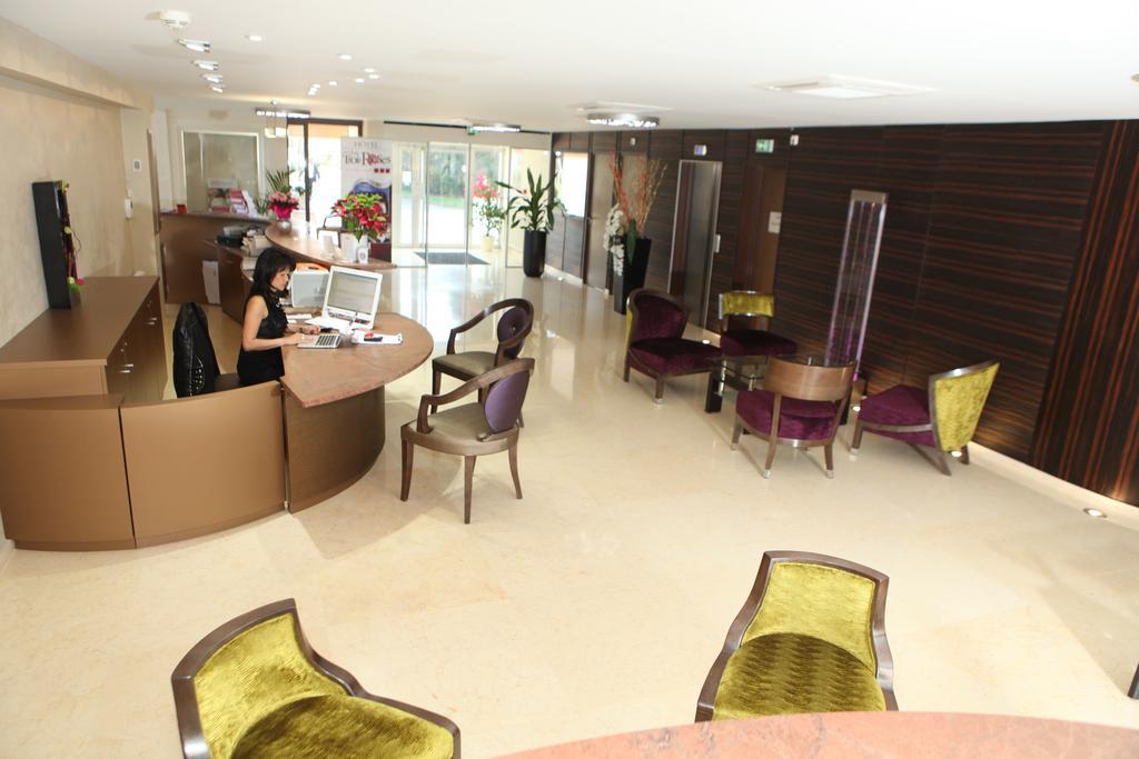 Hotel Les Trois Roses, Meylan Grenoble מראה חיצוני תמונה