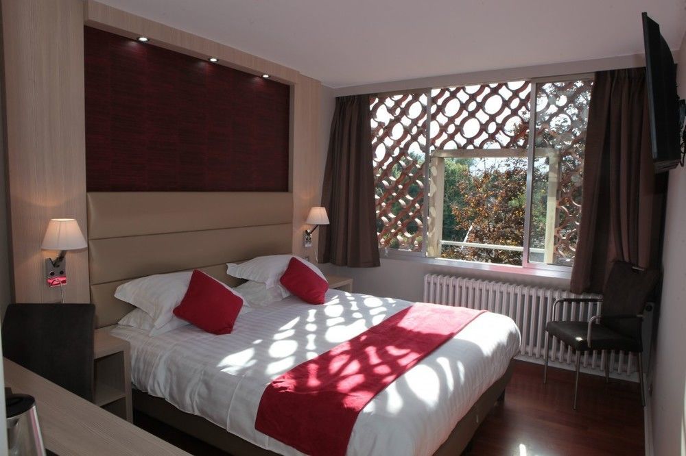 Hotel Les Trois Roses, Meylan Grenoble מראה חיצוני תמונה